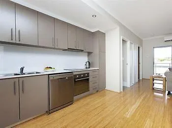 Airport Apartments By Vetroblu Perth 4*,