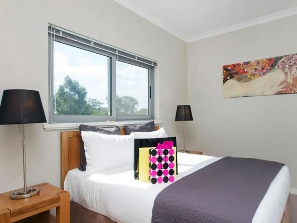 Airport Apartments By Vetroblu Perth Apart Otel