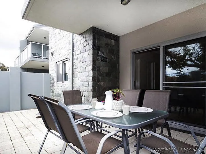 Airport Apartments By Vetroblu Perth Apart Otel