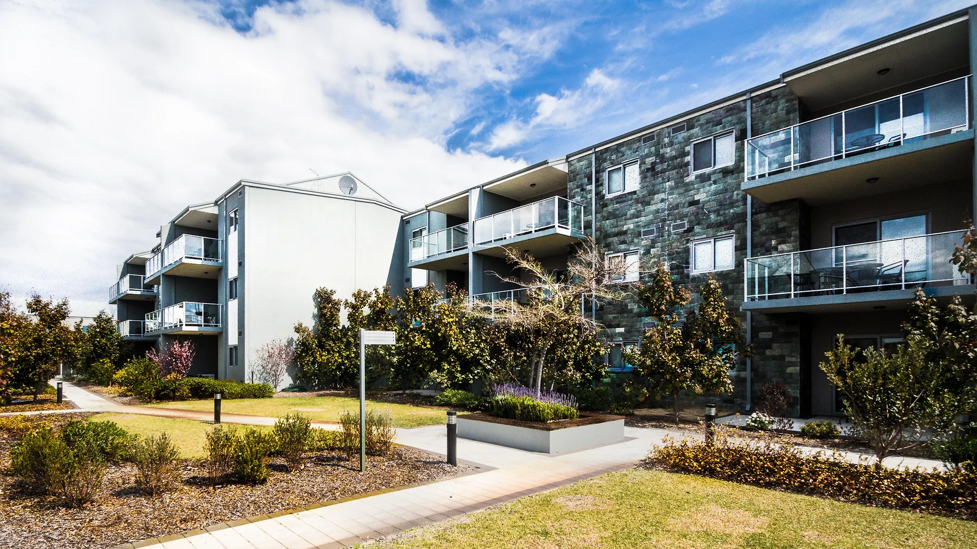 Airport Apartments By Vetroblu Perth 4*,